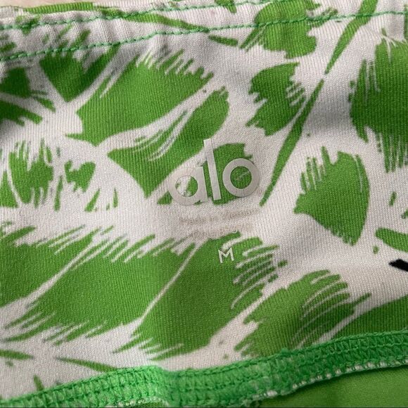 Alo Yoga Airbrush Capri Leggings Palm Springs Size Medium - Picture 8 of 16